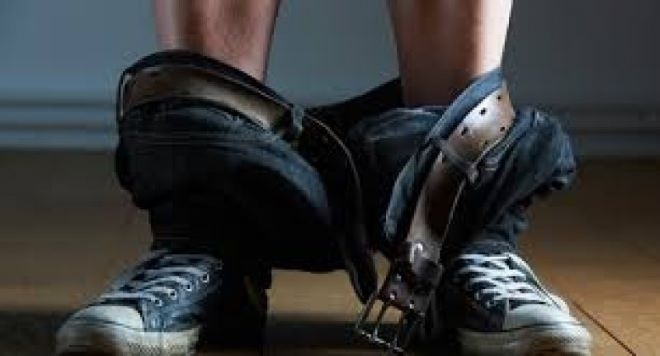 Ужас във влака Враца-Мездра: Ром си свали панталона пред деца, полицаи го задържаха веднага