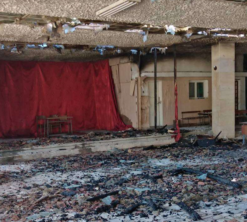 Ексклузивно в BulNews! Голям пожар бушува в кметството на врачанско село, щетите са огромни /снимки/