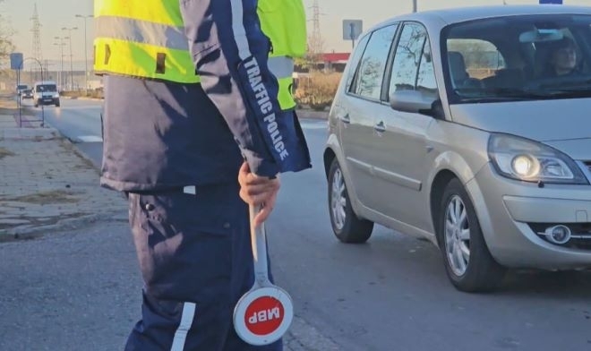 От днес глобяват шофьорите, които карат с неподходящи гуми