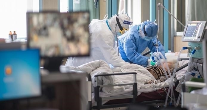 Приеха в болница един от новите заразени с коронавирус в