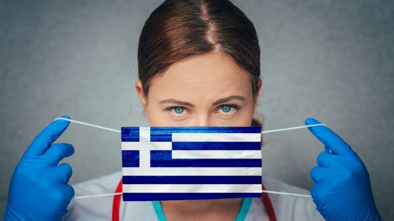 Скок на заразените с COVID 19 в Гърция Властите връщат маските