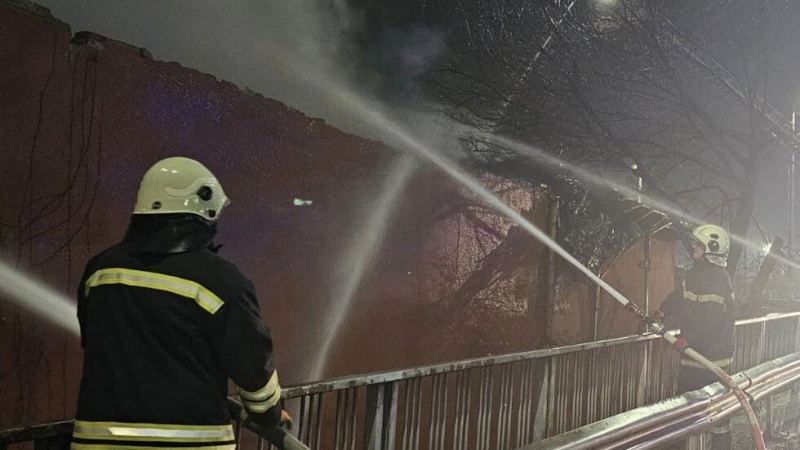 Евакуираха 45 души заради пожар в жилищна сграда в София