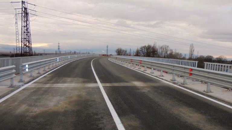 т 12 00 до 15 00 часа във вторник се спира движението