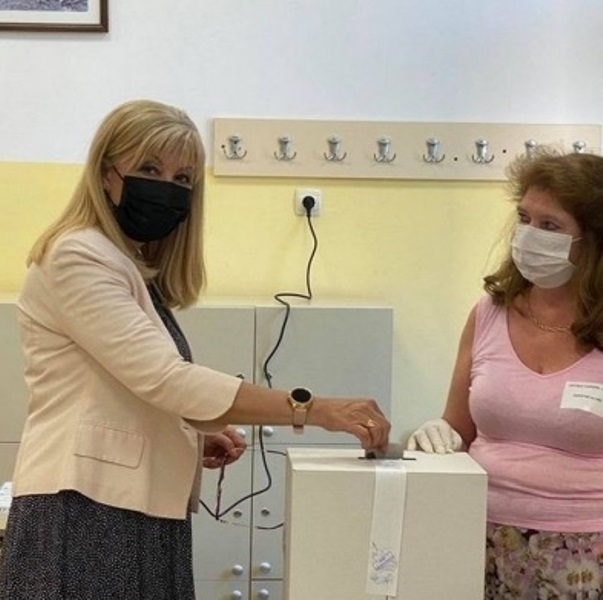 Бившият регионален министър Петя Аврамова упражни правото си на глас