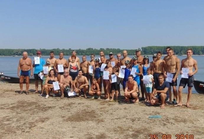 38 души на различна възраст се включиха в традиционното преплуване
