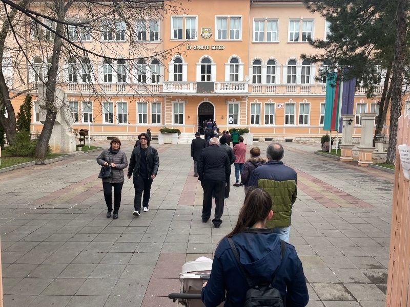 Близо 11 е избирателната активност в област Враца към 10