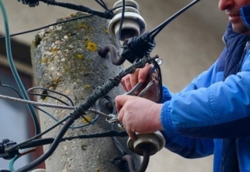 Спипаха тарикат да краде ток във Врачанско съобщават от полицията Случаят