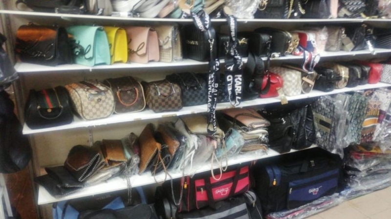 След акция в Слънчев бряг иззеха голямо количество стоки с логото