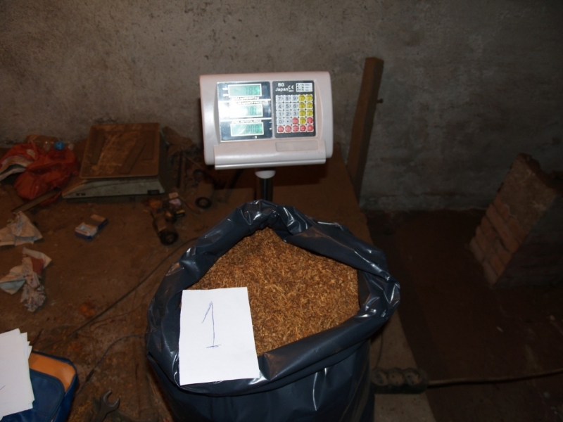Намериха контрабанден тютюн в къща във Врачанско съобщиха от МВР