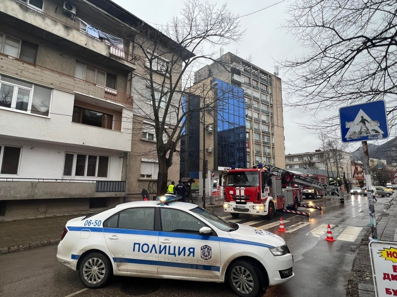 Служителите на Районната служба за пожарна безопасност и защита на