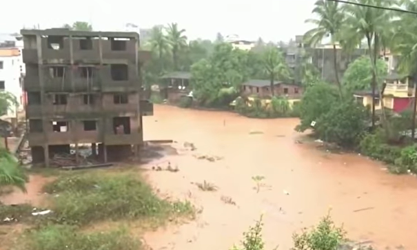 Над 100 са жертвите на наводнения в западния индийски щат