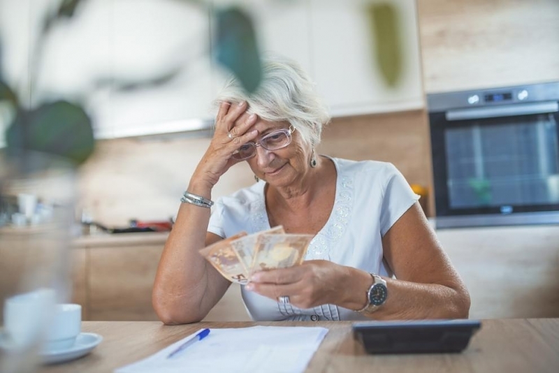 Близо 30 000 българи получават орязани пенсии през 2019 година
