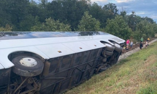 Децата настанени в Пирогов след тежката катастрофа на автобус със