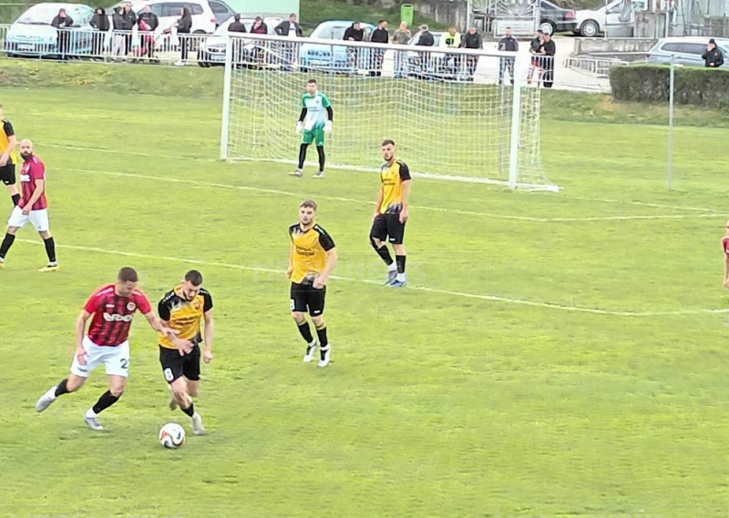 С хеттрик на Сергей Георгиев "Локомотив" /Мездра/ победи „Павликени” в едно полувреме