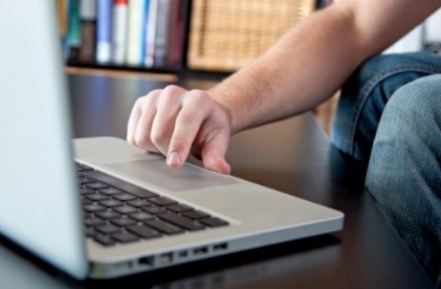 Обява за получаване на достъп до реални профили в социалните