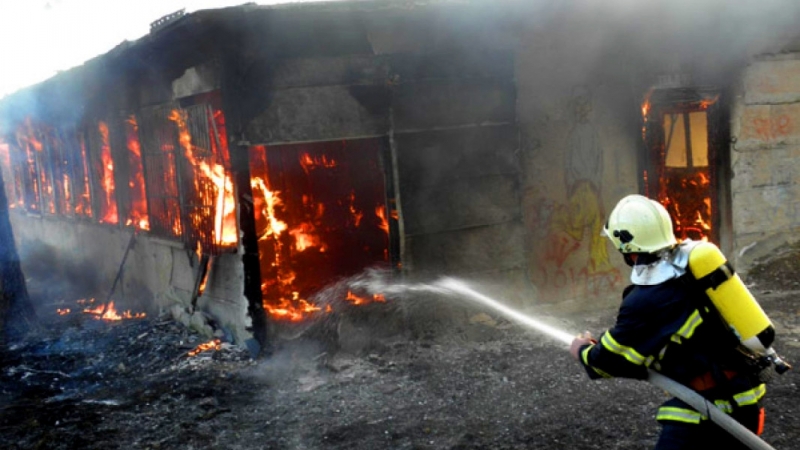 Пожар в Брегово вдигна огнеборци накрак, съобщиха от МВР във