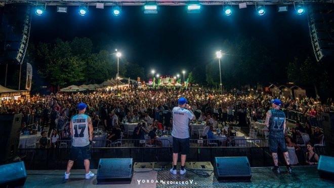 Първата вечер на фестивала Rewind събра стотици жители и гости на Враца /снимки/