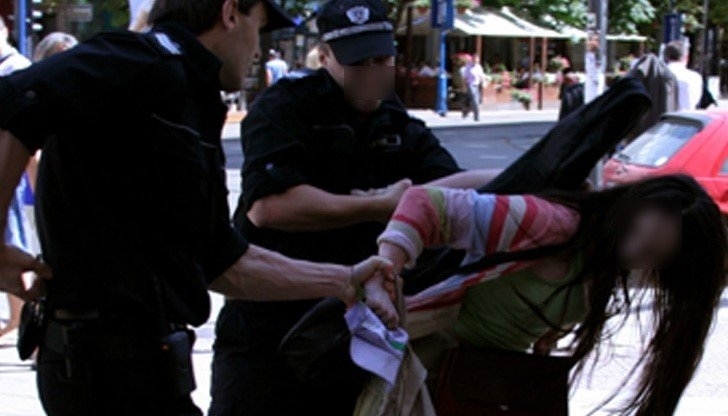 Полицаи са хванали жена с кетамин във Враца съобщиха от