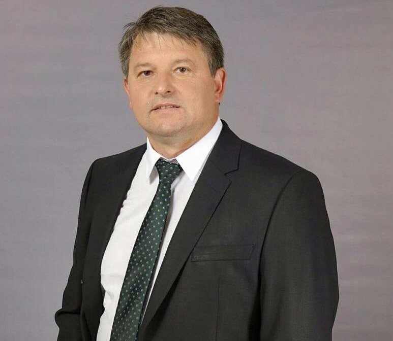 Кметът на община Чипровци дарява предпазни маски за социално слаби