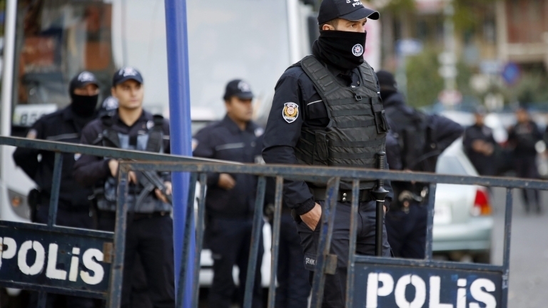 Двама терористи организирали атентата в турския южен окръг Адана миналата