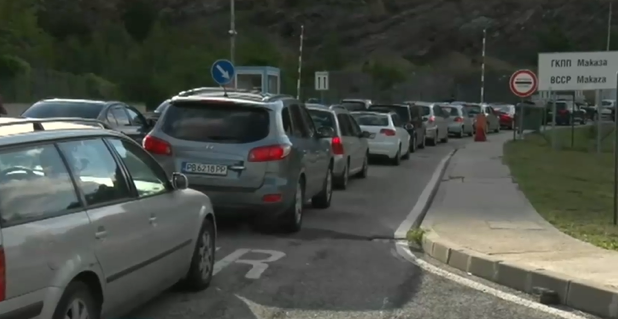 Трафикът на ГКПП Маказа е интензивен още от рано сутринта