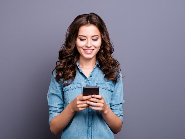 Флиртът чрез писане на съобщения може да е предизвикателство защото