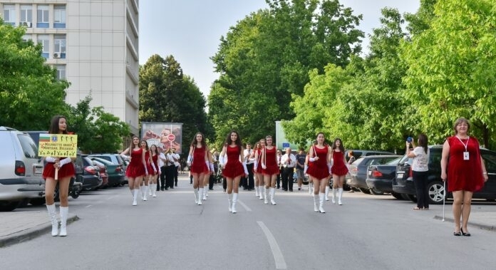 Мажоретният състав и Клуб по спортни танци Астра към Общинска младежки