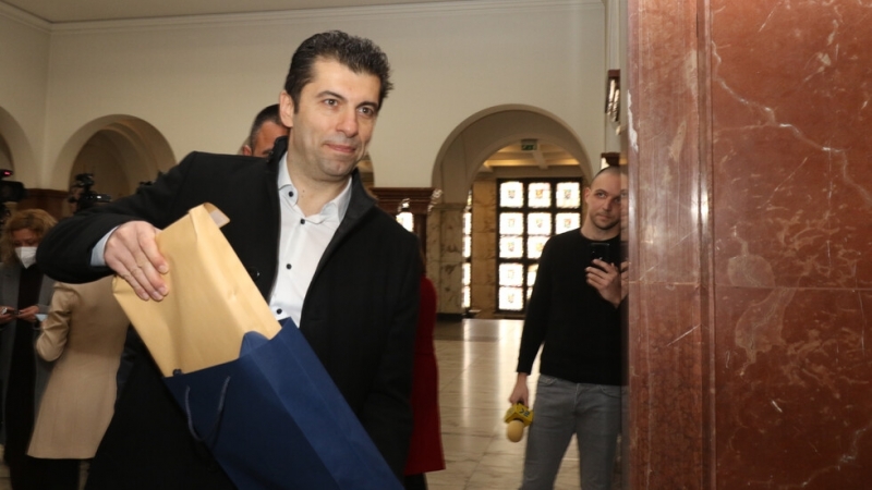 За 2 от лицата в списъка на Петков няма данни