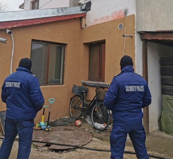 Удар на полицията! Разбиха престъпна група в Бяла Слатина, 4-ма са задържани /снимки/