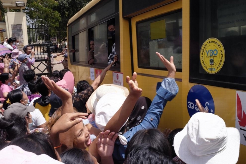 Хунтата в Мианма освободи 23 184 ма души от затворите в страната