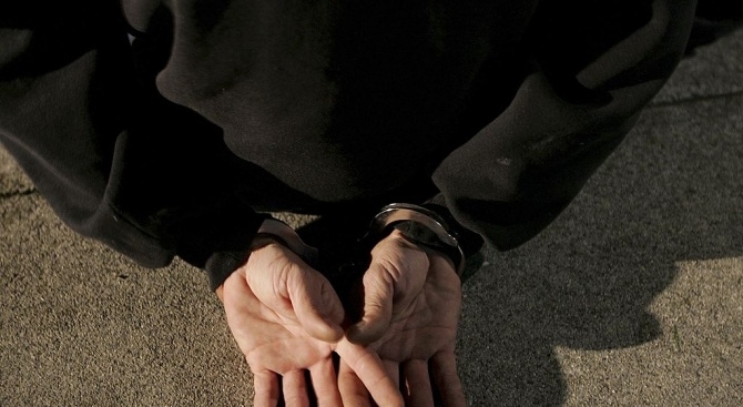 При специализирана полицейска операция във Варна е задържан мъж от