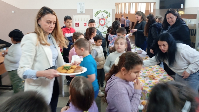 Ученици от Монтана събраха 1600 евро от благотворителен базар