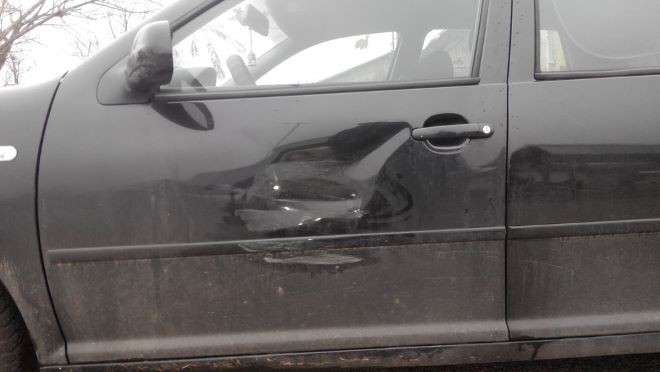 Разследват случай на потрошена кола във Врачанско съобщиха от областната