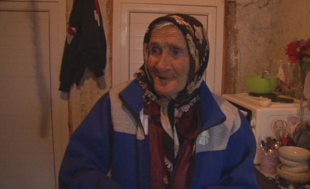 Вълк нападнал 74-годишната баба Найле от Буково, която успяла да