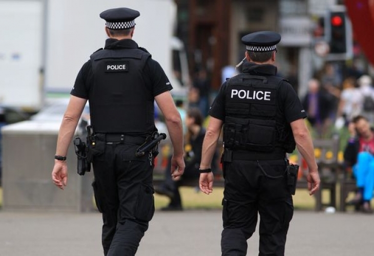 В шотландския град Глазгоу автомобил преднамерено се заби в група