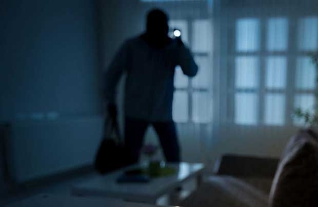 Нагъл апаш задигна вещи от къща във врачанско село съобщиха