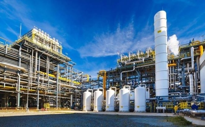 "Лукойл" продава рафинерията в Бургас на Азербайджан