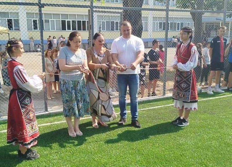 Откриха ново футболно игрище в ПГ “Димитраки Хаджитошин” във Враца /снимки/