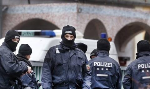 Афганистанец бе убит с нож при сбиване в приют за