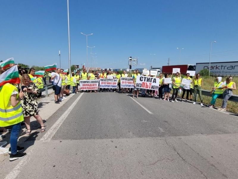 Без предварително уведомление близо 300 превозвачи по данни на организаторите