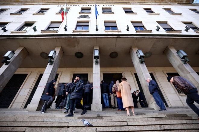 Поради засиления интерес към стартовите комплекти с евромонети касите на