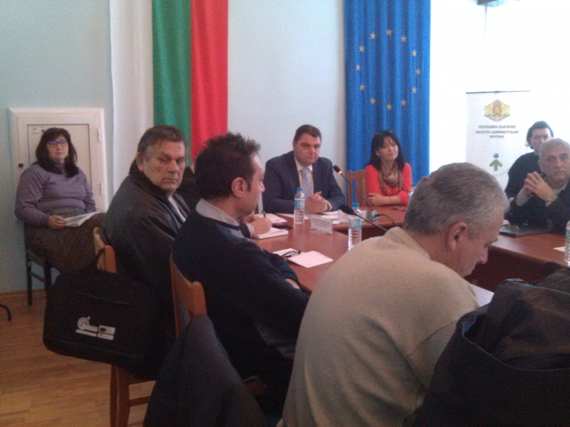 Областната комисия по заетост одобри план приема за средните училища