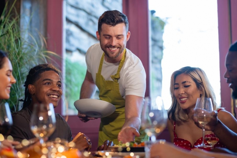 На британски заведения за обществено хранене е наредено да забранят