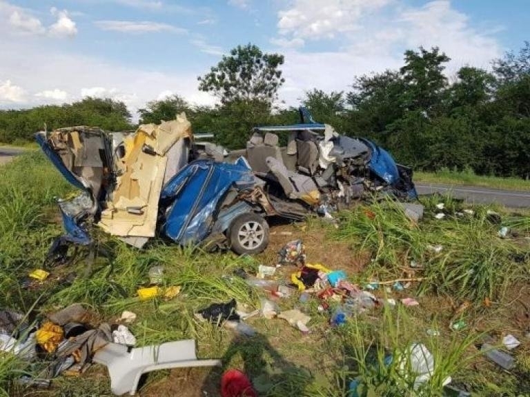 7 загинаха при катастрофа на микробус и автомобил на румънската