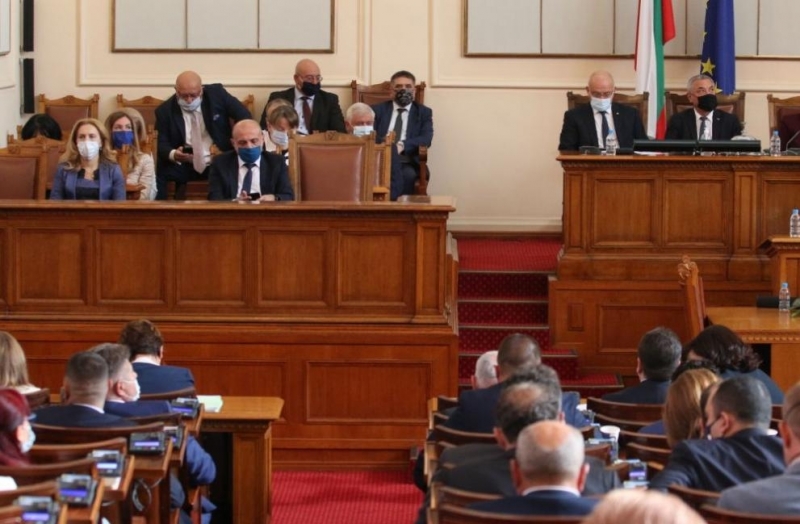 Парламентът прие да гласува рокадите в правителството като първа точка