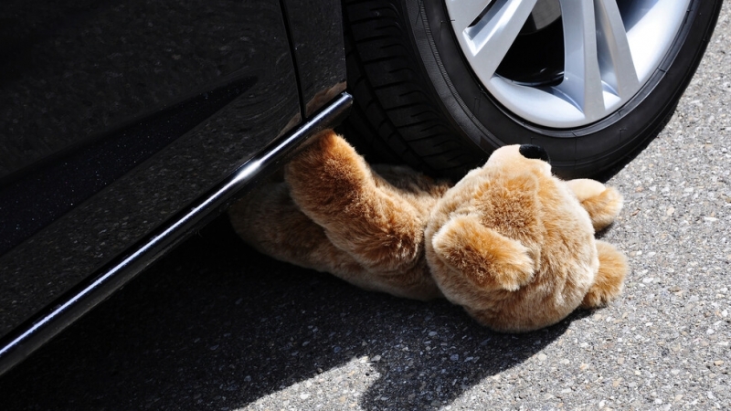 18 годишна момиче блъсна с колата си две момичета в Сопот съобщи NOVA Ранените деца са на 15