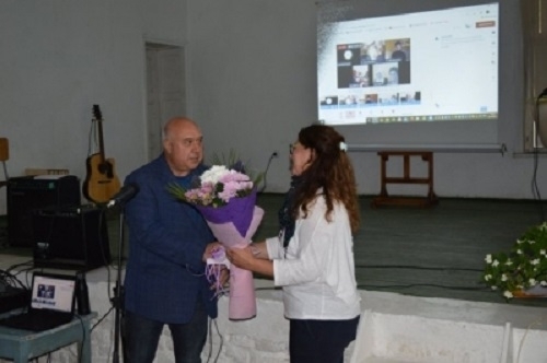 Фестивалът се проведе в две форми на участие присъствено