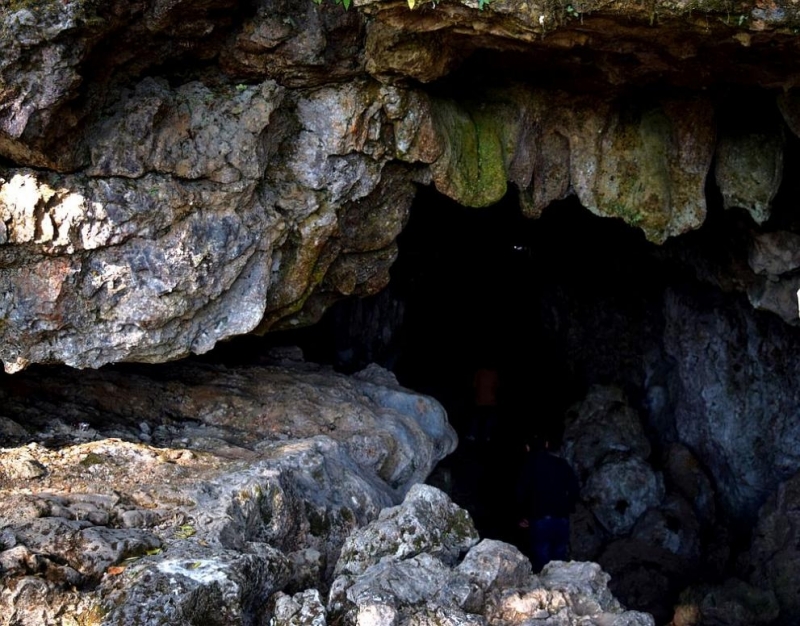 Индийските власти спасиха шестима туристи които живеели в пещера в страната