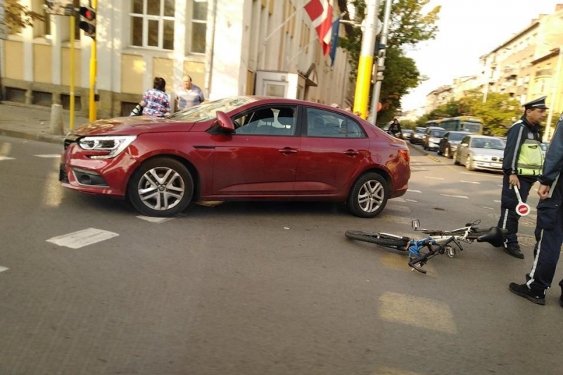 Кола и велосипедист се блъснаха в Бяла Слатина, научи BulNews.