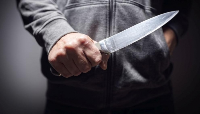 Шокиращ случай в Пазарджик: Баща заплаши с нож 18-годишната си дъщеря